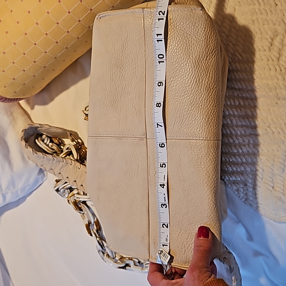 Ivory handbag 12x8x6.5 with three straps. - Picture 8 of 12